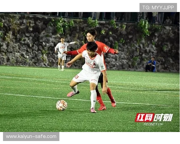 绿茵争锋即将上演劲爆对决球迷期待激情释放 绿茵争锋即将上演劲爆对决球迷期待激情释放